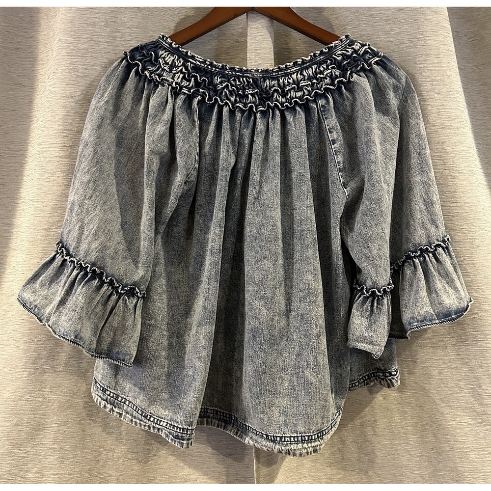 Free People Ainsley Denim top womens Small Blue faded bell‎ sleeve Boho - Picture 4 of 6